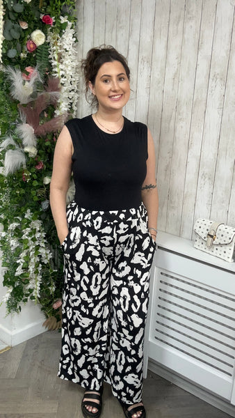 Wide leg black and white print trousers 16-24