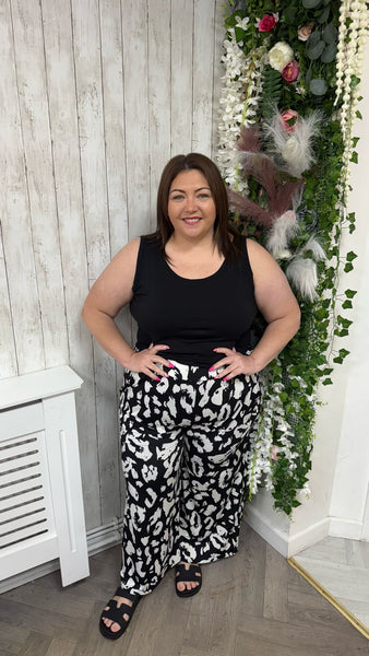 Wide leg black and white print trousers 16-24