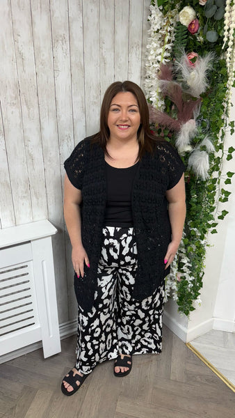 Wide leg black and white print trousers 16-24