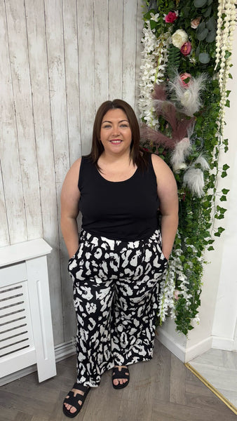 Wide leg black and white print trousers 16-24