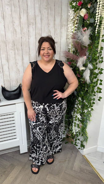 Wide leg trousers Onesize 16-24 £22.99