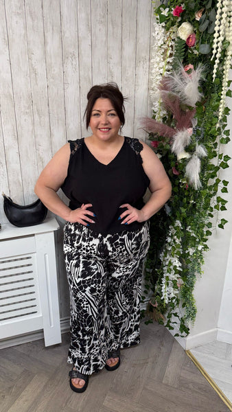 Wide leg trousers Onesize 16-24 £22.99